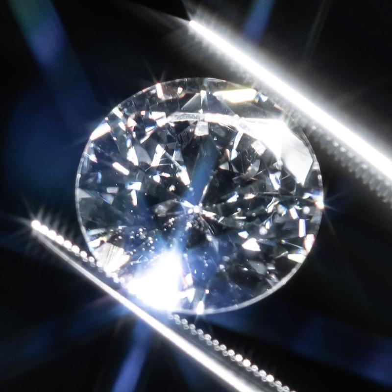 Vacuum technology for synthetic diamond growth Vacuum technology utilized for chemical vapor deposition (CVD) to grow synthetic diamonds